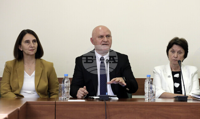 МОН - екип - представяне