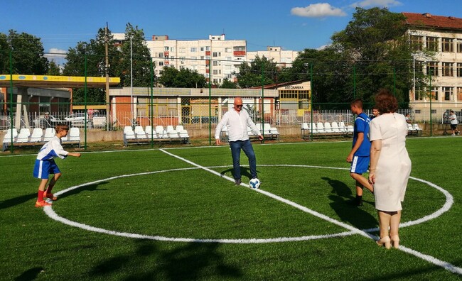 Община Ловеч: Откриха ново игрище за мини футбол в двора на ОУ „Христо Никифоров“ в Ловеч