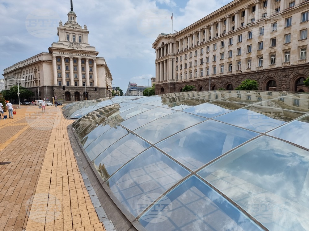 Зона “Ларго” - стъклени куполи - почистване