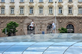 Зона “Ларго” - стъклени куполи - почистване