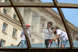 Зона “Ларго” - стъклени куполи - почистване