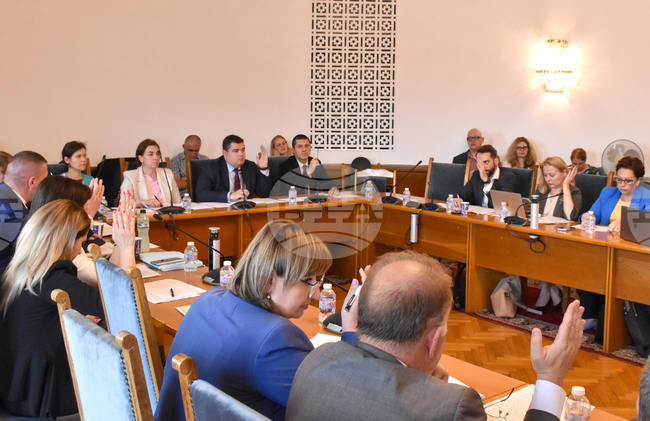 Парламент - Комисията по правни въпроси