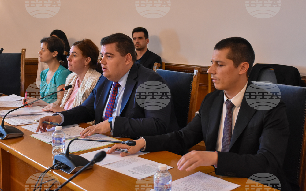 Парламент - Комисията по правни въпроси