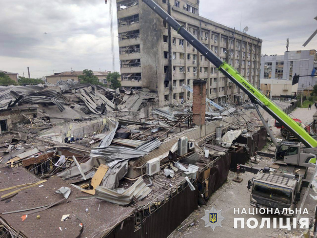 Двамата журналисти, ранени при руски удар срещу хотел в Краматорск, са от екип на Ройтерс; техен колега е в неизвестност