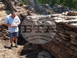 Село Храстово - крепост - разкопки