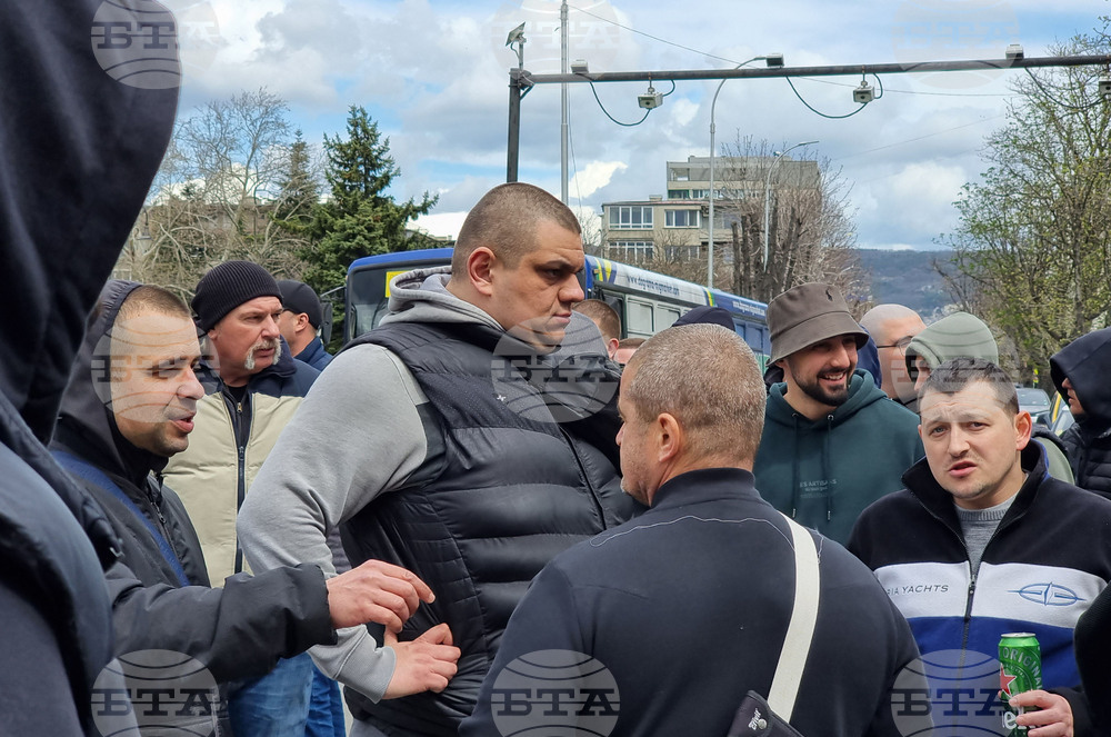 Варна - футболни фенове - протест