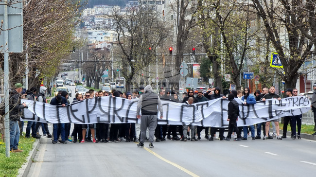 Варна - футболни фенове - протест