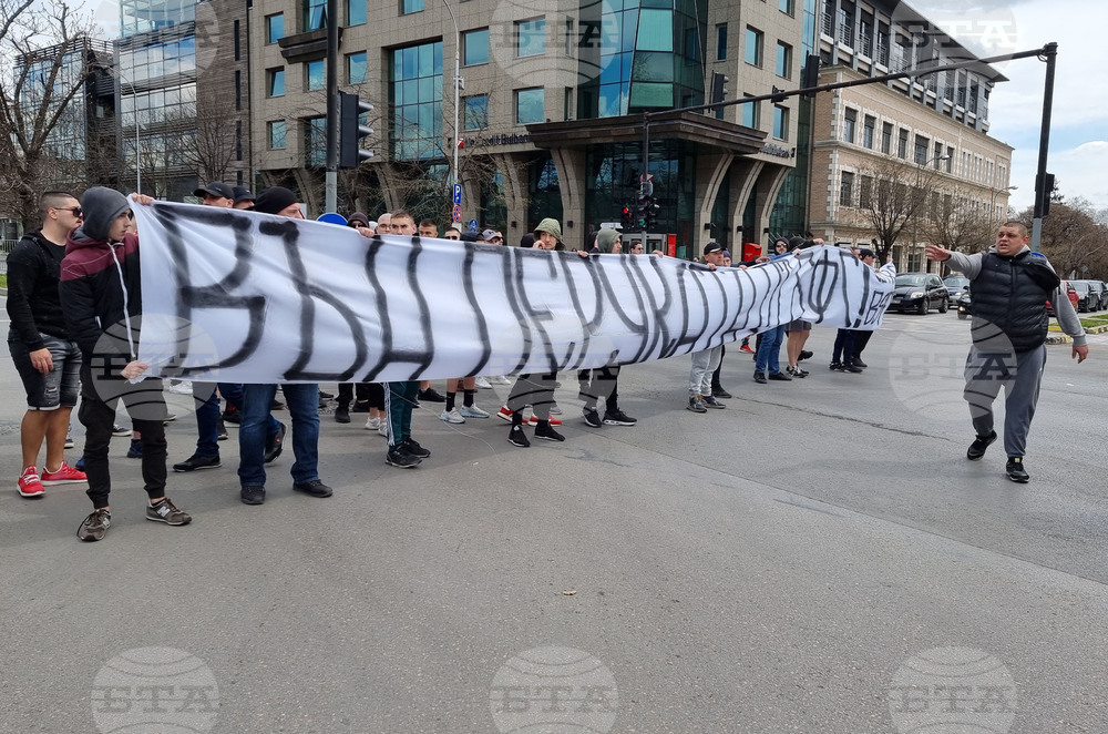 Варна - футболни фенове - протест