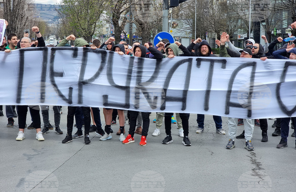Варна - футболни фенове - протест