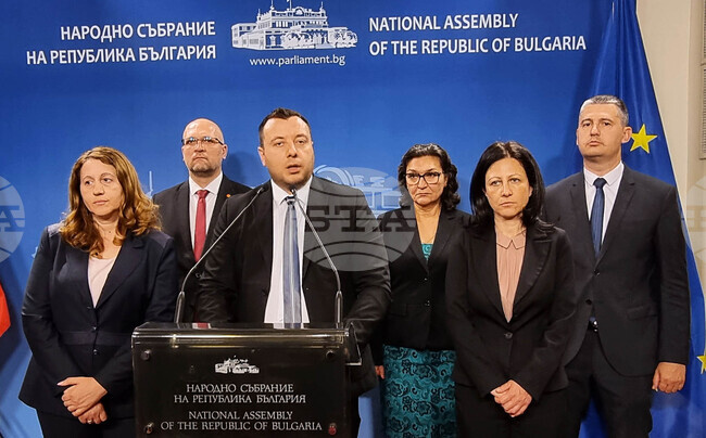 Парламент - Възраждане - брифинг