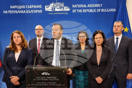 Парламент  - Възраждане - брифинг