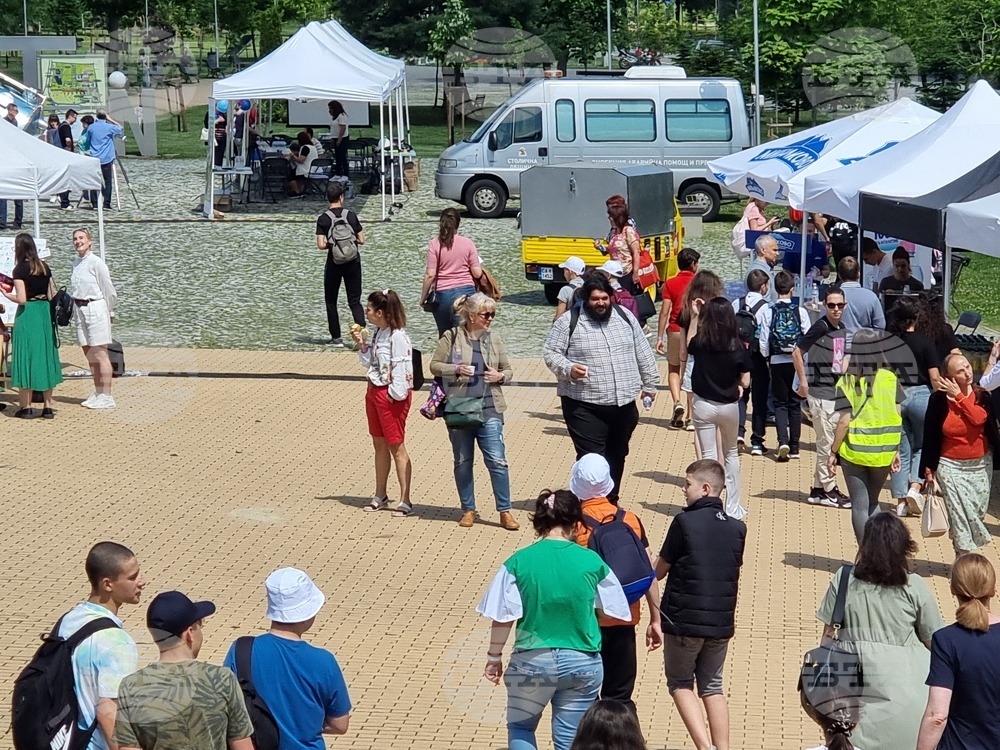 "Hello Space" Festival Aimed to Inspire Young People's Dreams