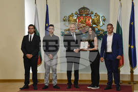 Румен Радев - Младежки Парламент Ямбол - награда