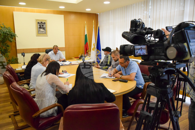 Благоевград - Илко Стоянов - пресконференция - открит кооперативен пазар - ремонт