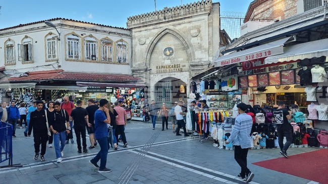 Шест души са задържани в Истанбул за опит да продадат на "Капалъ чаршъ" нелегално внесен 80-каратов диамант 