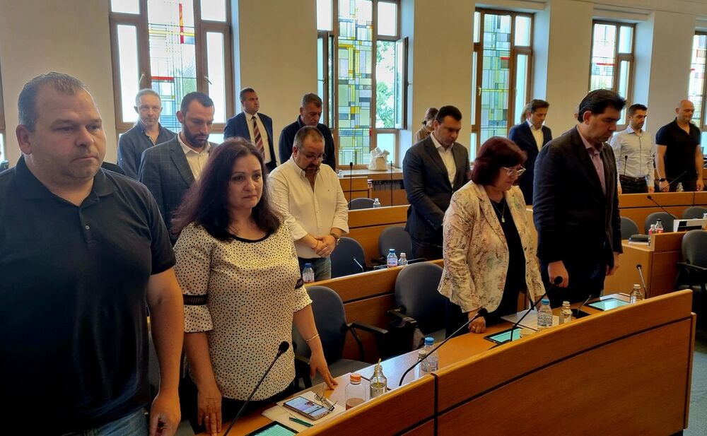 СОС почете с минута мълчание паметта на Анжел Вагенщайн по предложение на групата на БСП