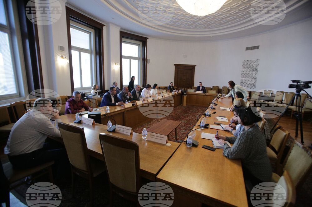 Парламент - Комисия по туризъм