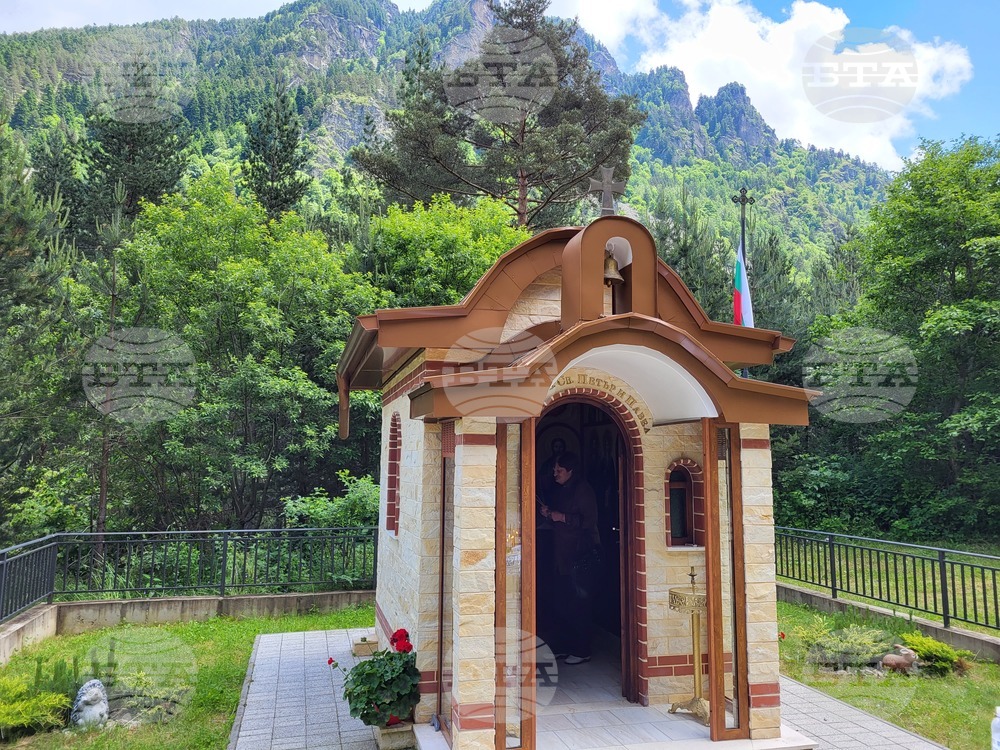 Село Бели Искър - параклис - Петровден