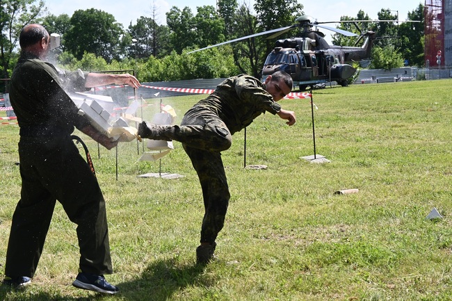 Министерство на отбраната: Специалните сили със зрелищна демонстрация спечелиха овациите на публиката в София Тех Парк