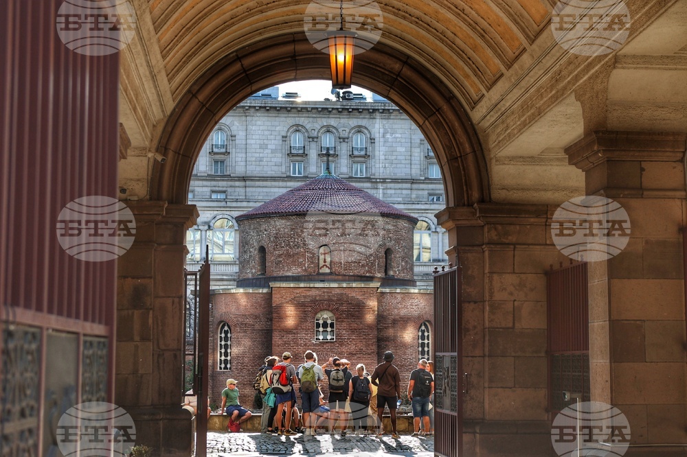 Църквата Ротонда - “Св. Георги” - туристи