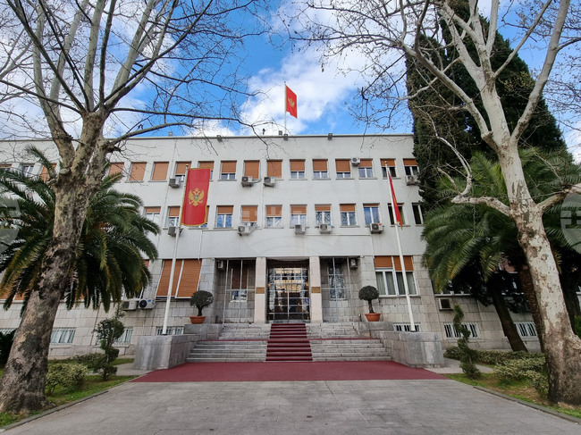 Черногорският парламент потвърди спорни споразумения с Обединените арабски емирства