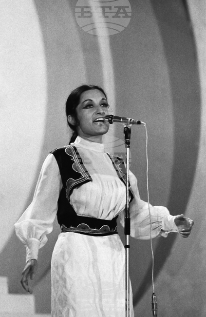 Мими Николова