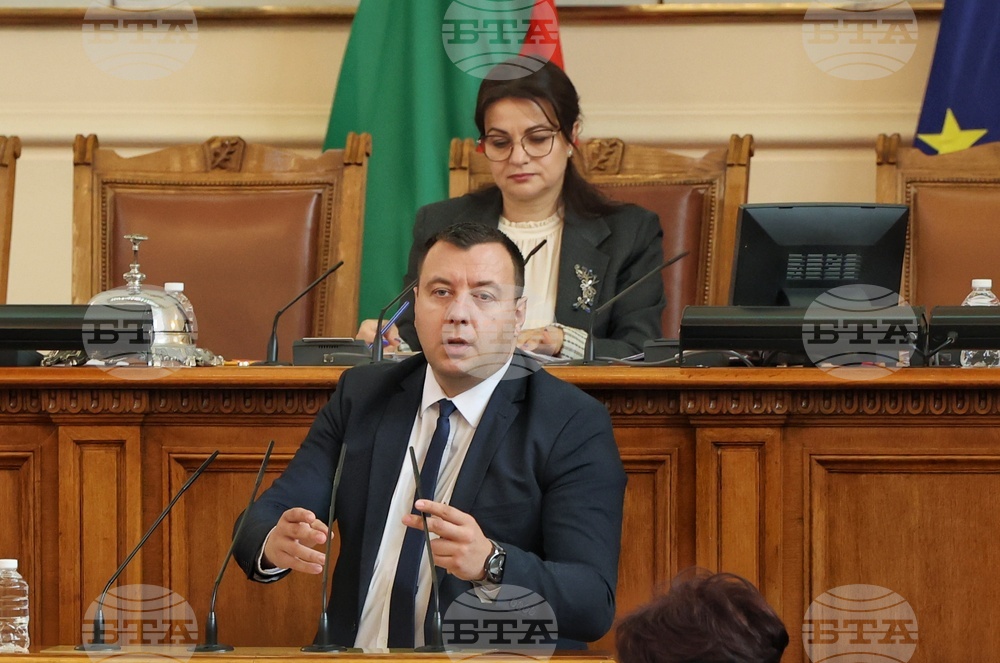 Парламент- заседание - Петър Петров