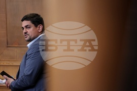 Парламент- заседание - Радостин Василев