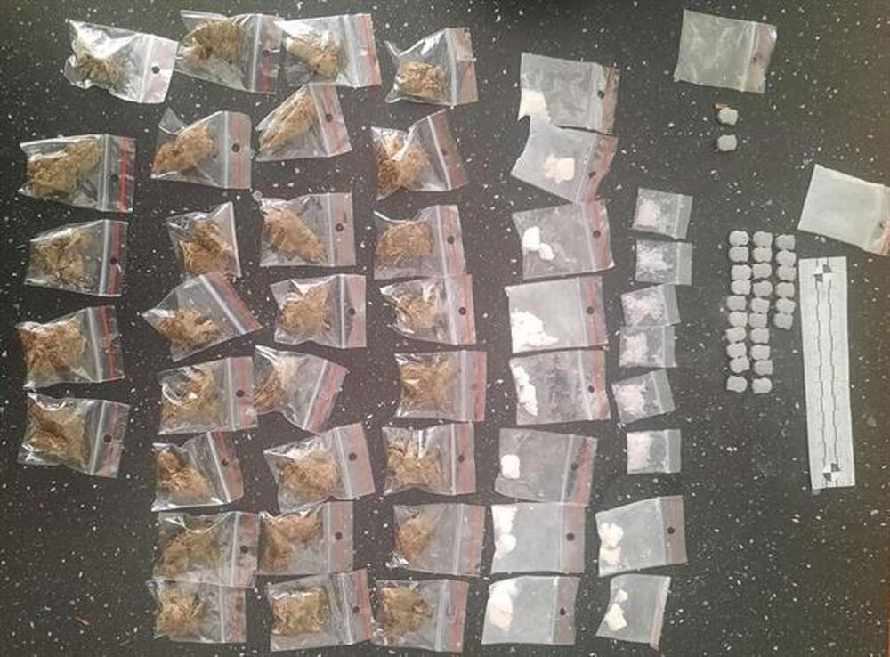 МВР: Служители на Седмо РУ задържаха 20 - годишен за притежание и разпространение на наркотици