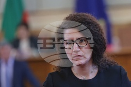 Парламент- заседание - Калина Константинова