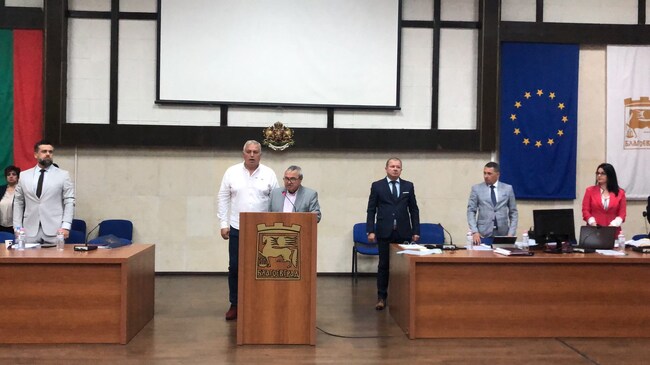 С полагане на клетва на нов общински съветник започна редовното заседание на Общински съвет Благоевград, провело се днес - 30 юни 2023 г. 