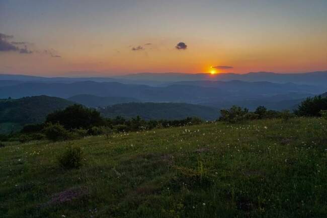 Изпращане на залеза в най-западната част на страната организират тази събота в трънското село Ерул