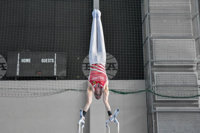 Йордан Александров спечели полуфинала на успоредка на онлайн турнир по спортна гимнастика