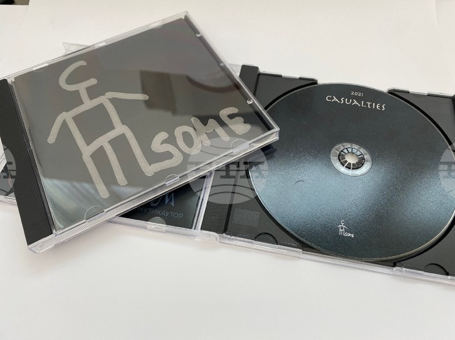 Групата Casual Threesome представя дебютния си албум на живо