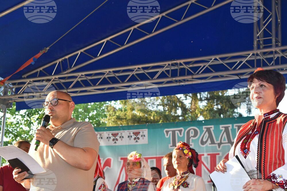 Зам. - кметът Добрин Добрев на Капанския събор: „Най - радостното е, че следващото поколение е сред нас, че гори с традициите и българския дух”