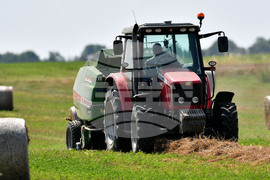 Село Старо селище - работа на полето - балиране