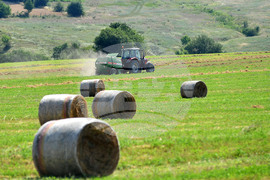Село Старо селище - работа на полето - балиране