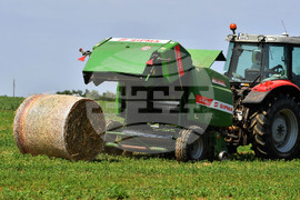 Село Старо селище - работа на полето - балиране