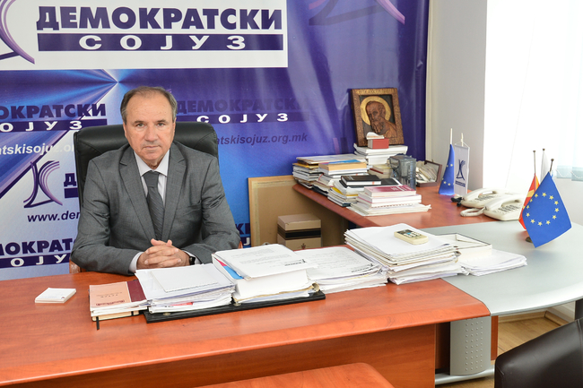 От Демократичния съюз в Северна Македония настояват за предсрочни избори вместо гласуване на промените в конституцията