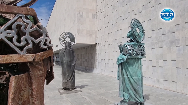 Изложбата "Скулптура и процес", представяща творчеството на Крум Дамянов, беше открита в Кюстендил