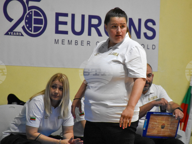 Селекционерът на националния отбор по баскетбол за жени до 20 години Маргарита Маринкова: "Можем да преодолеем всички в групата"