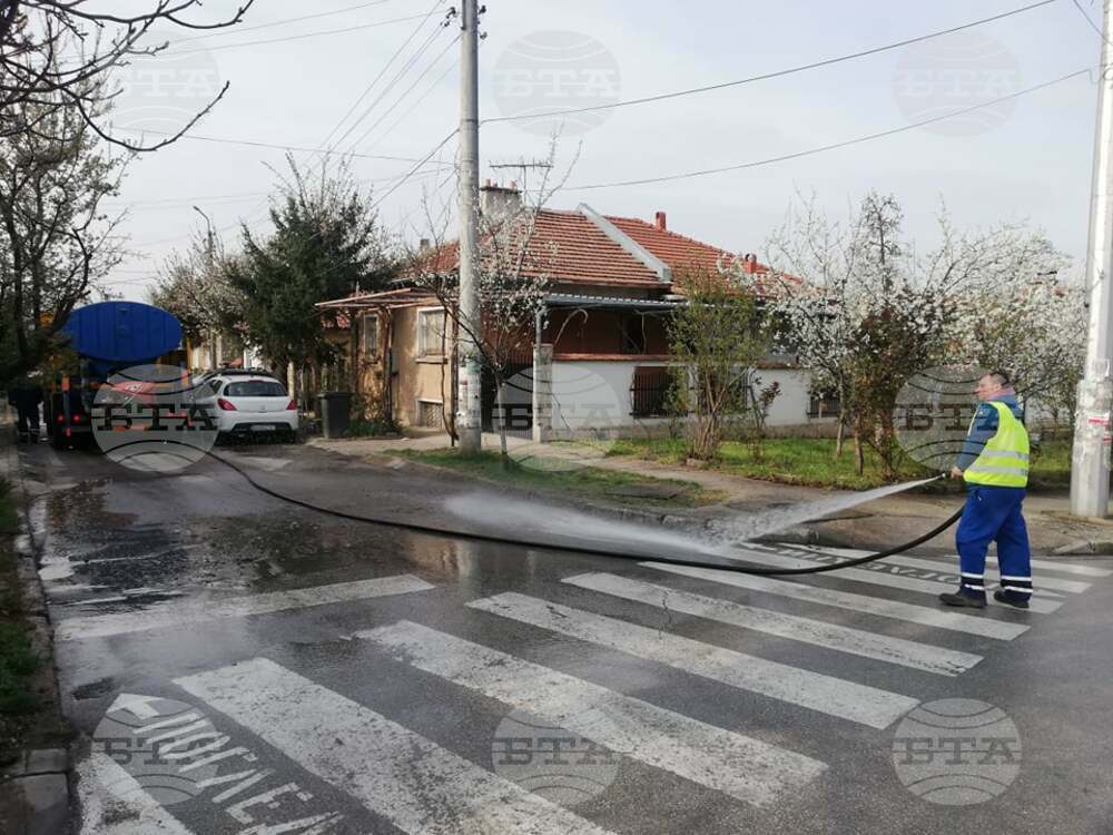 Започна първото за годината миене на улиците в Плевен