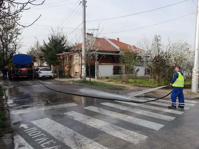 Започна първото за годината миене на улиците в Плевен