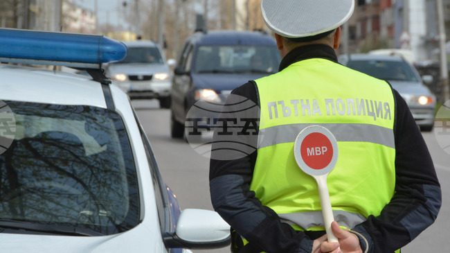 Пътни полицаи в Хасковско са заловили четирима неправоспособни и четирима пияни водачи през почивните дни