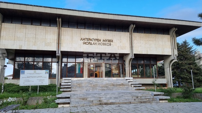 Удължен е срокът за изпращане на стихотворения за тазгодишното издание на средношколския конкурс за поезия „Възкресения“