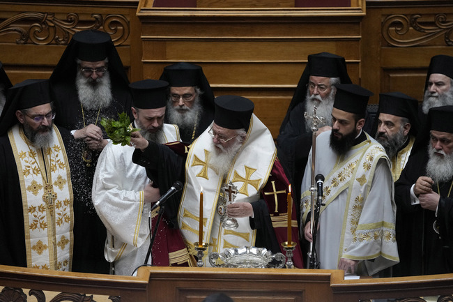 Гръцката православна църква излезе с официална позиция против еднополовите бракове и осиновяването на деца от хомосексуални
