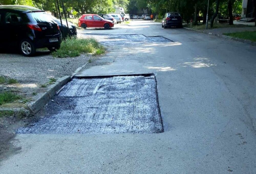Община Плевен: Продължават текущите ремонти на улици в Плевен, монтират нови пейки на пл. „Ст. Стамболов”