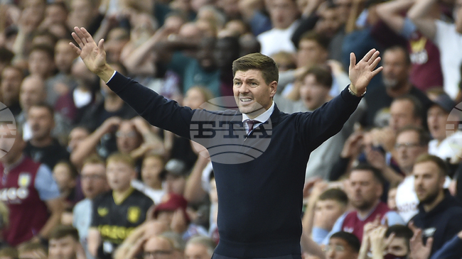 Стивън Джерард призова Мохамед Салах да остане в Ливърпул, но и да направи крачка назад