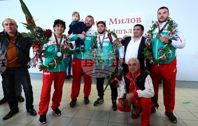 Борба - медалисти - посрещане