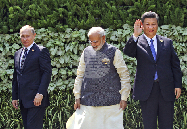 Ройтерс: Китайският президент ще посрещне Путин и Моди в грандиозна проява на солидарност